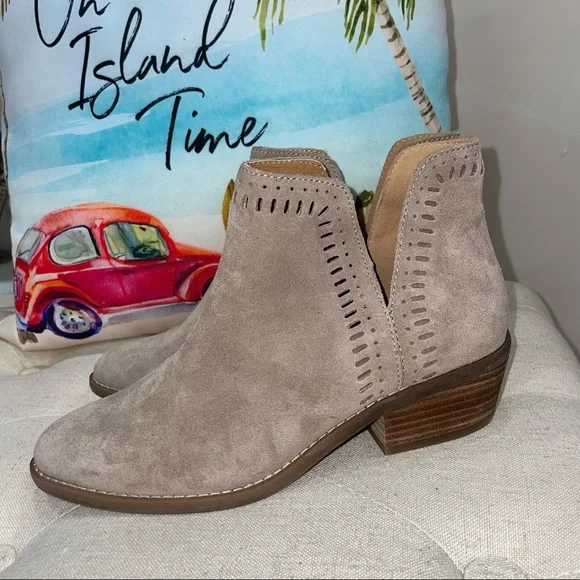 Lucky Brand NWOB! Francee Tan Suede Perforated Edge Boot - Picture 2 of 13